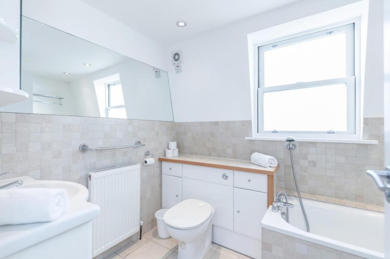 Beautiful 1 Bedroom Apartment In Victoria Londra Esterno foto